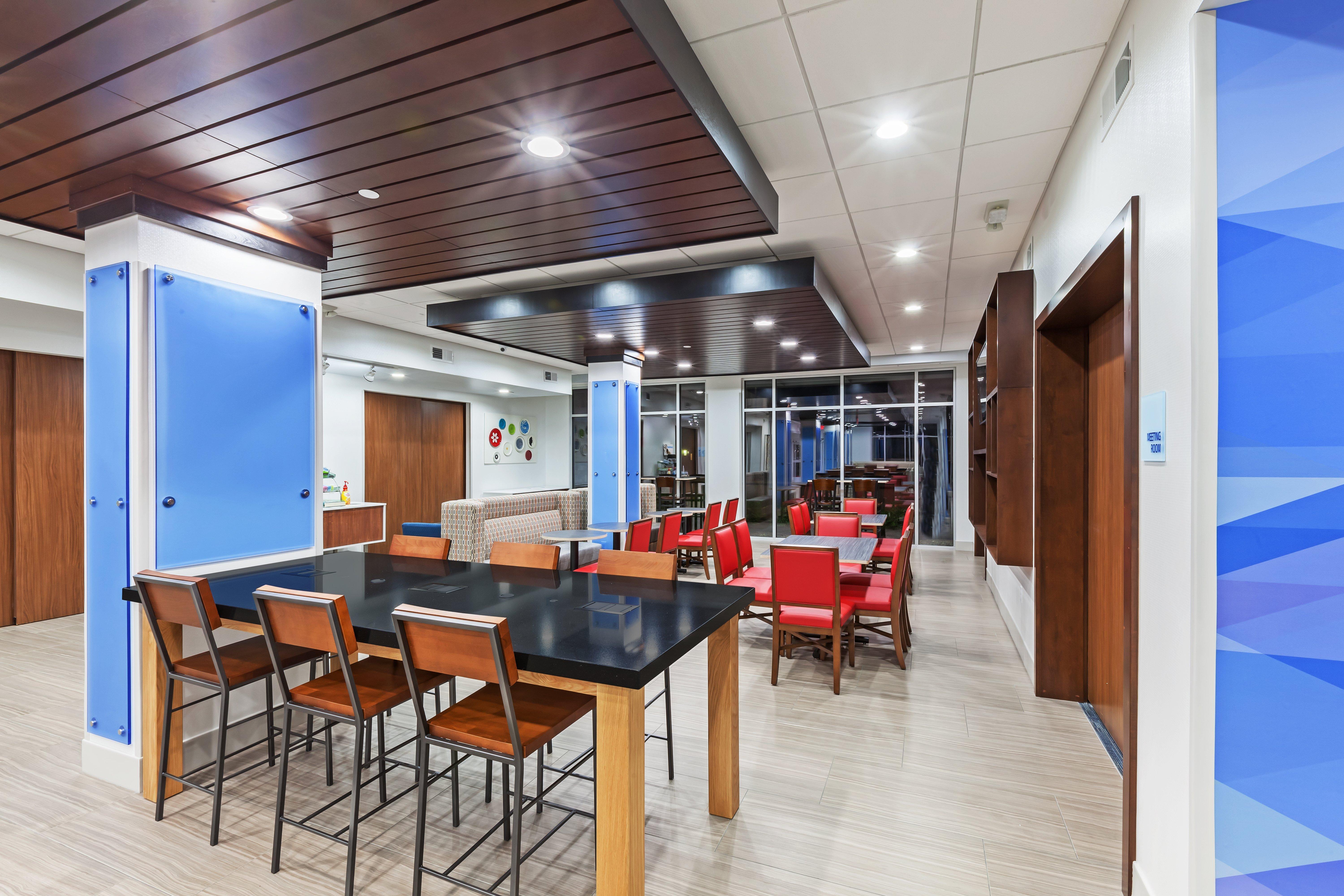 Holiday Inn Express & Suites - Coffeyville By Ihg Exterior photo