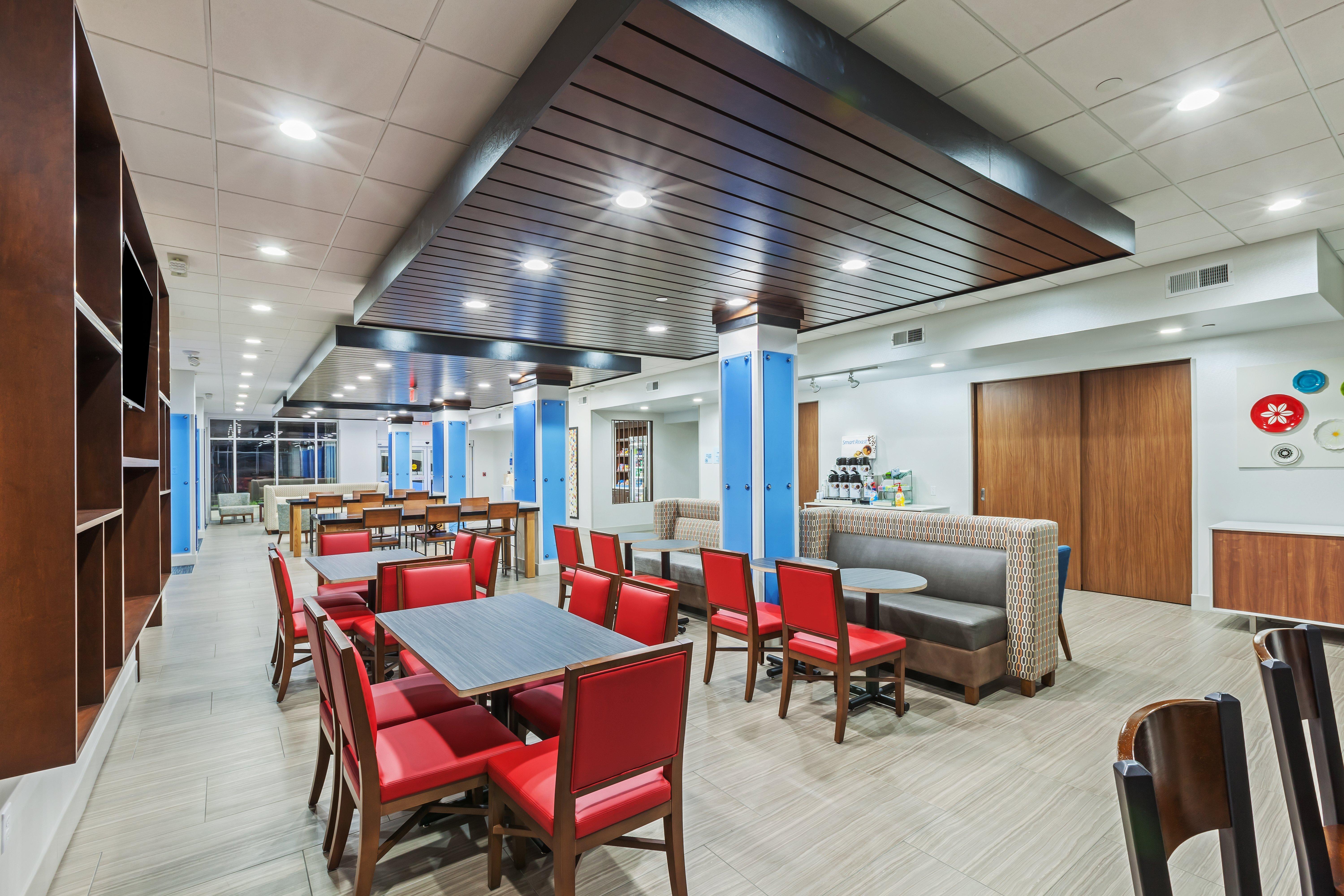 Holiday Inn Express & Suites - Coffeyville By Ihg Exterior photo