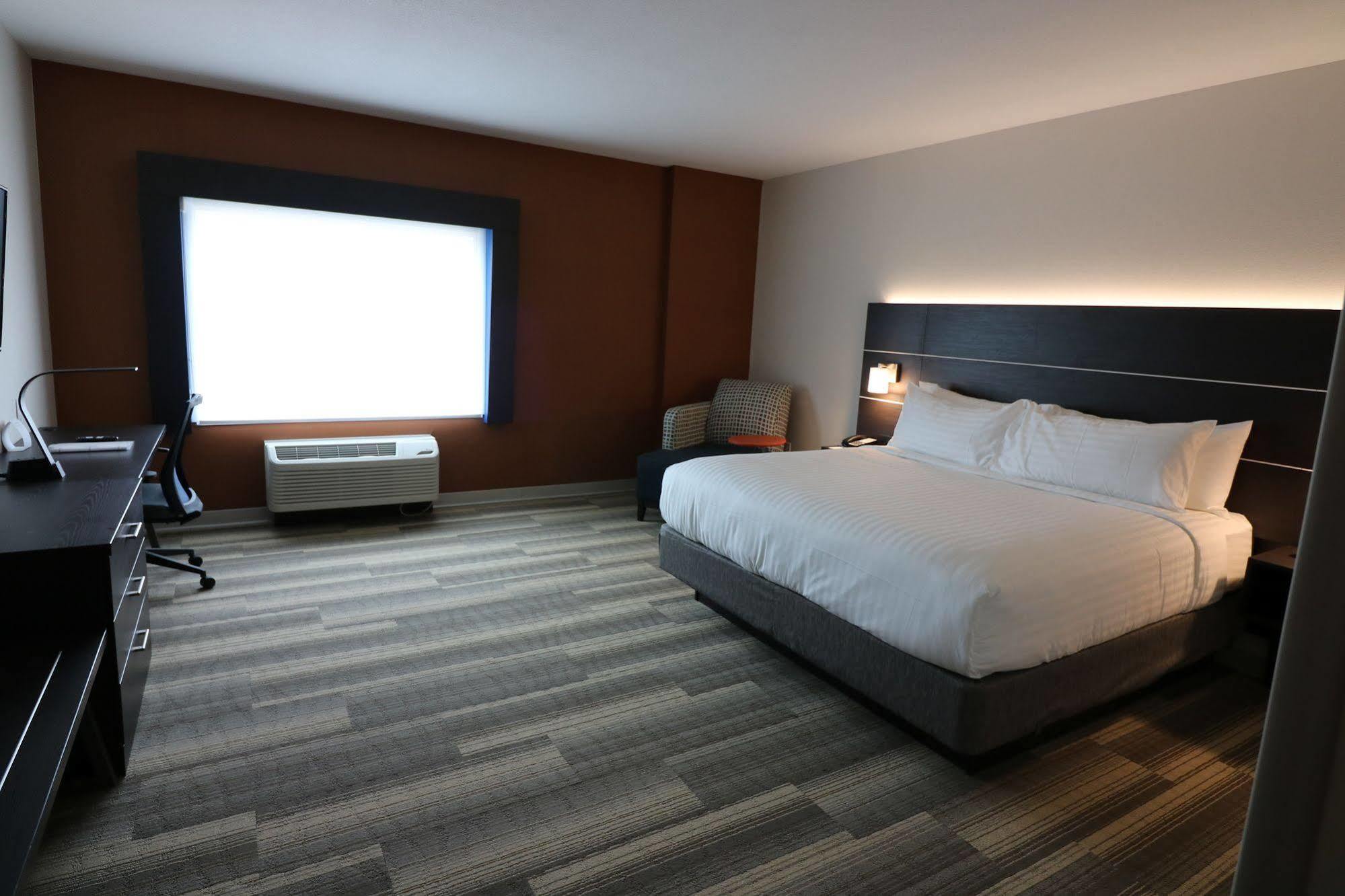 Holiday Inn Express & Suites - Coffeyville By Ihg Exterior photo