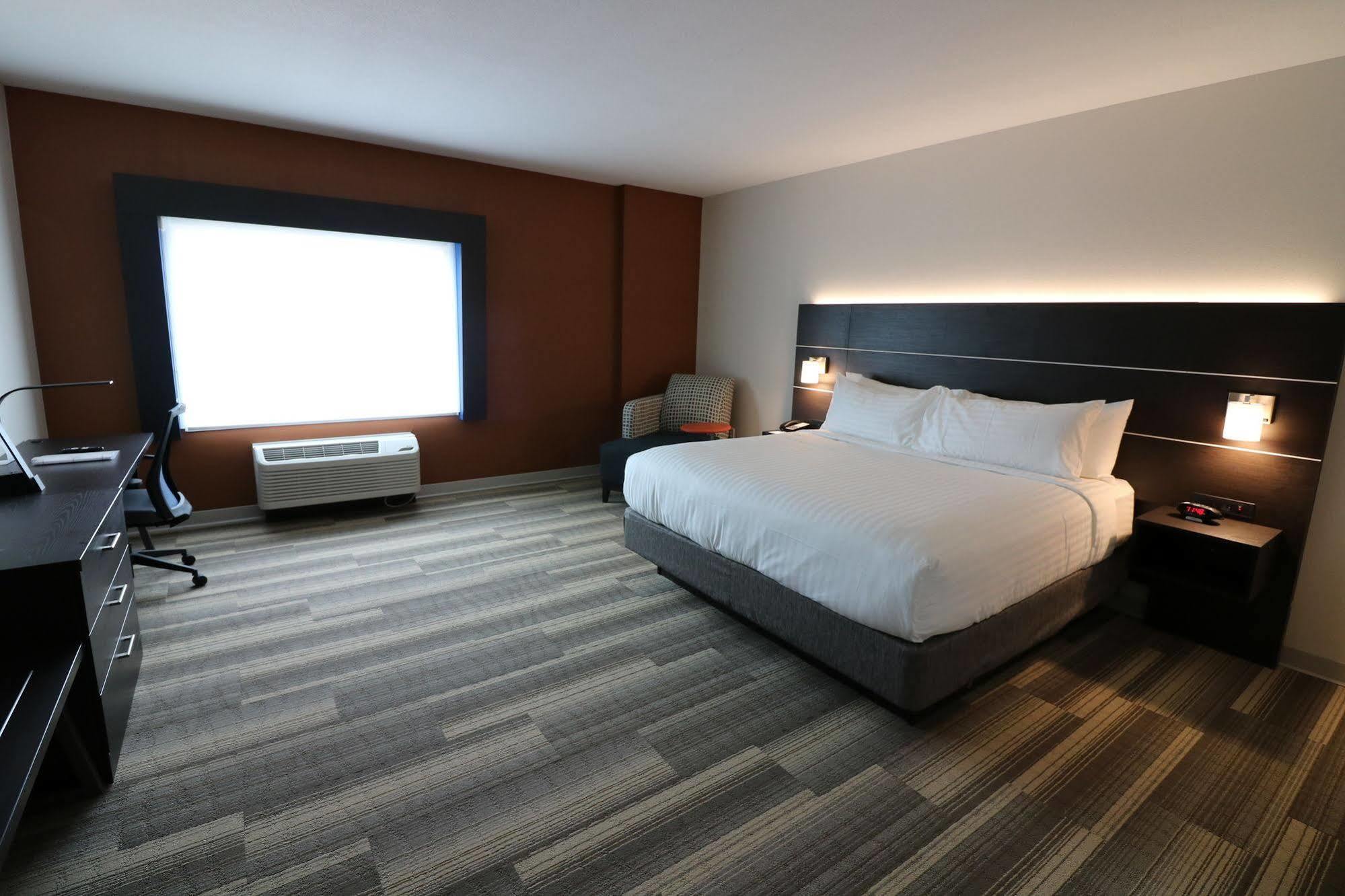 Holiday Inn Express & Suites - Coffeyville By Ihg Exterior photo
