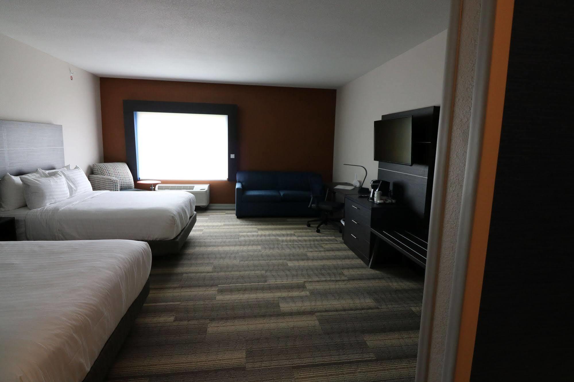 Holiday Inn Express & Suites - Coffeyville By Ihg Exterior photo